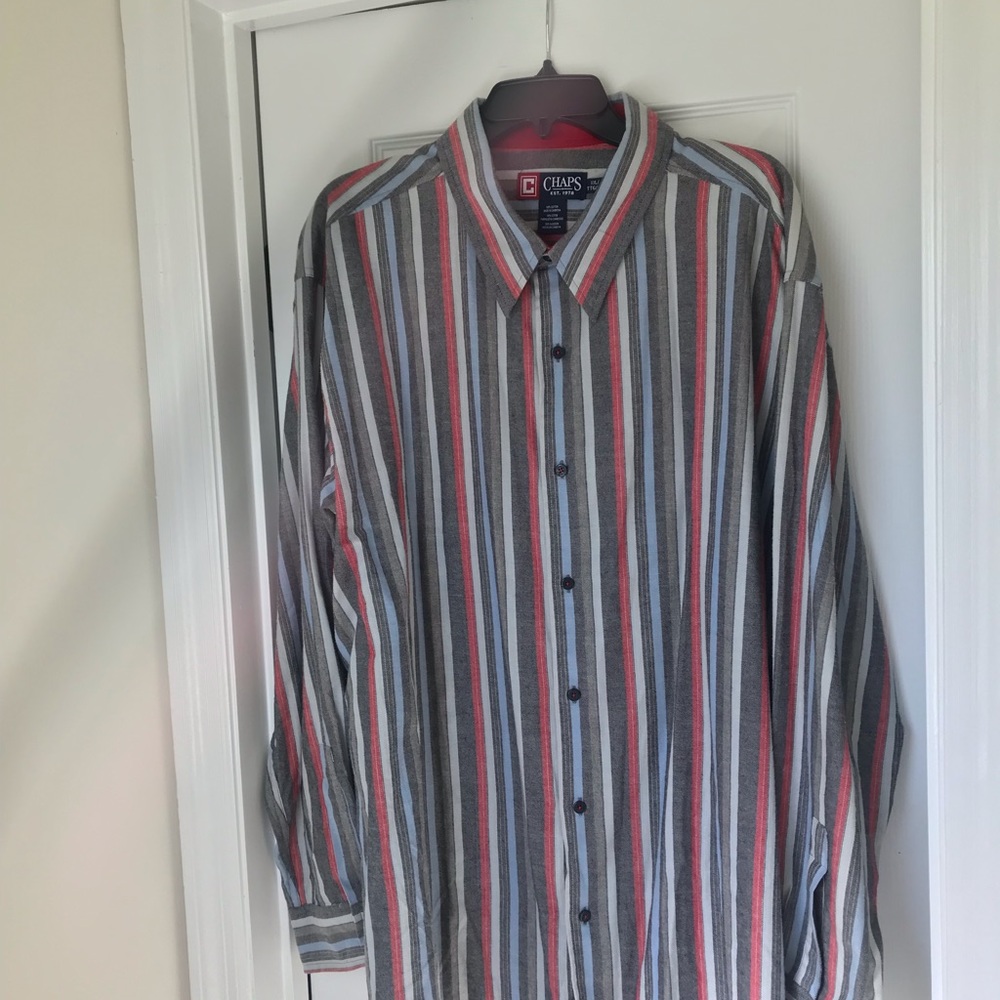 Men’s Chaps long sleeve collared shirt.
